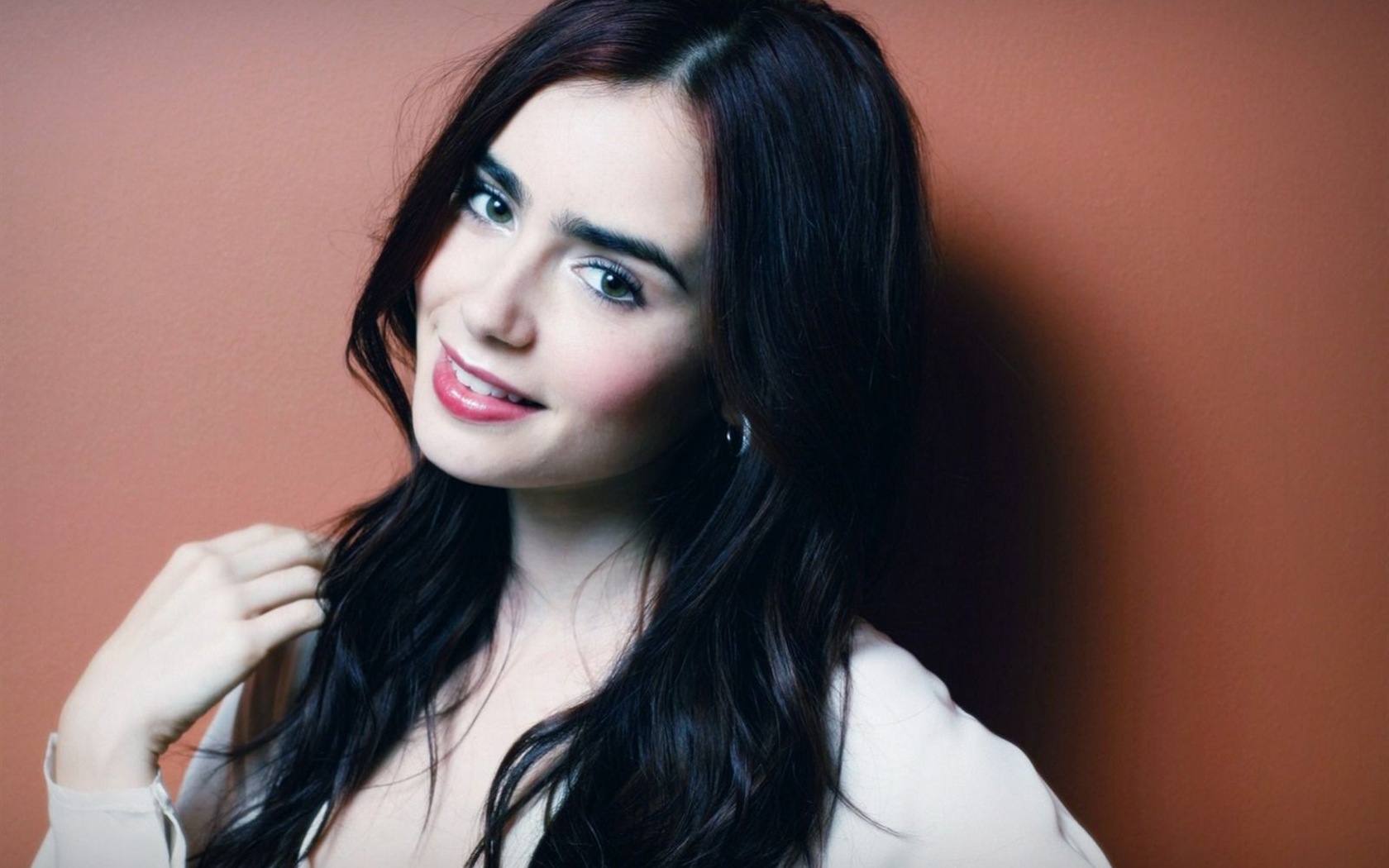 Lily Collins beautiful wallpapers #6 - 1680x1050