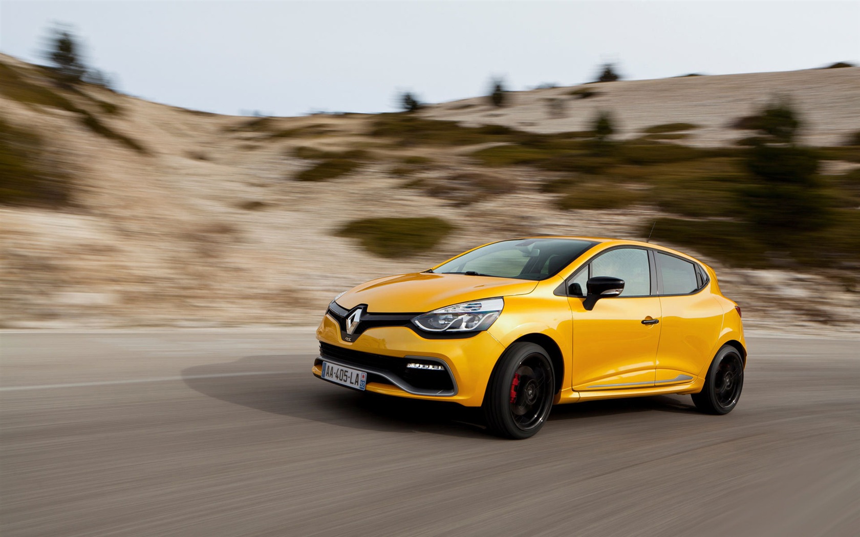 2013 Renault Clio RS 200 de couleur jaune voitures fonds d'écran HD #2 - 1680x1050