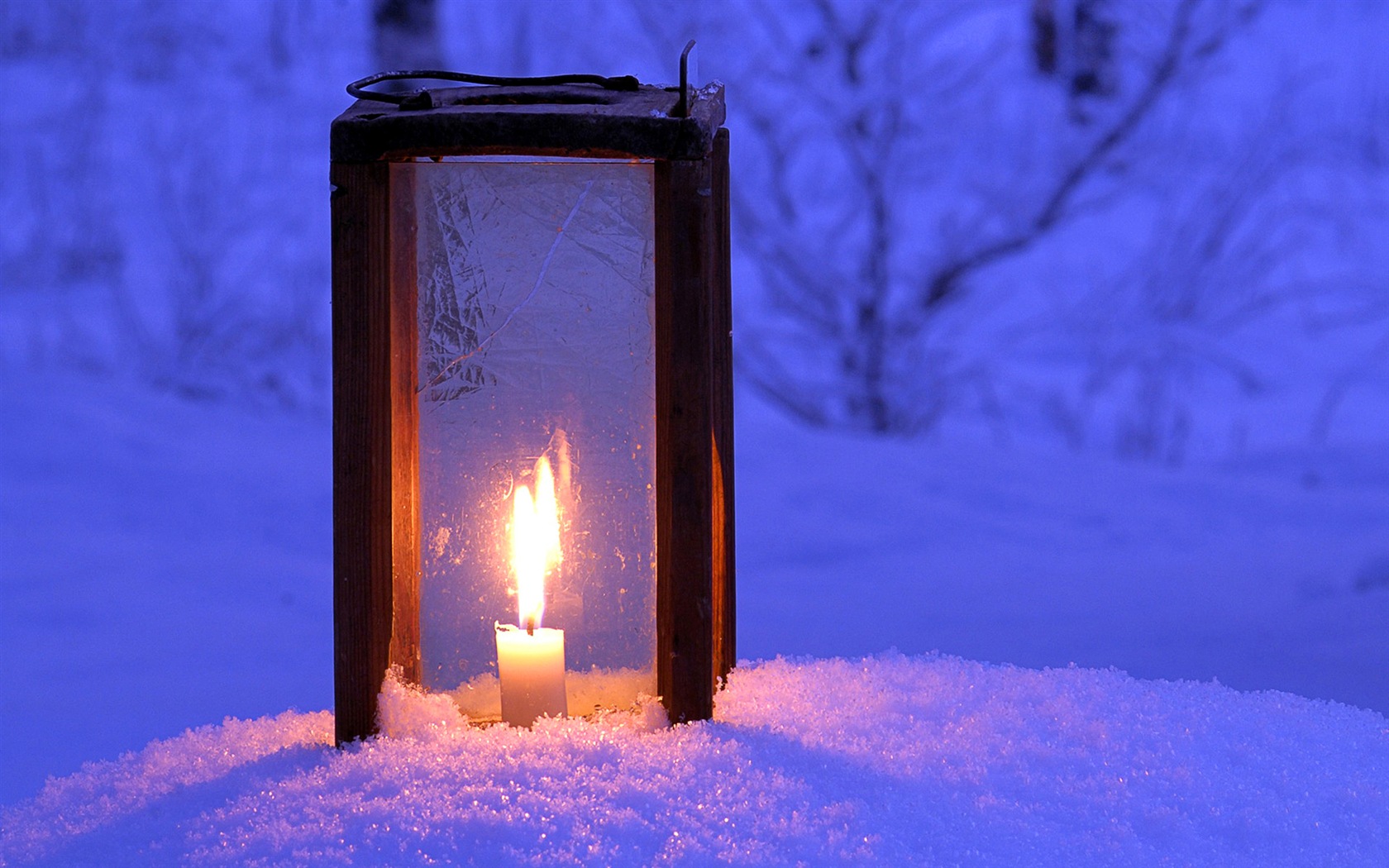 Windows 8 主题高清壁纸：冬季雪的夜景6 - 1680x1050