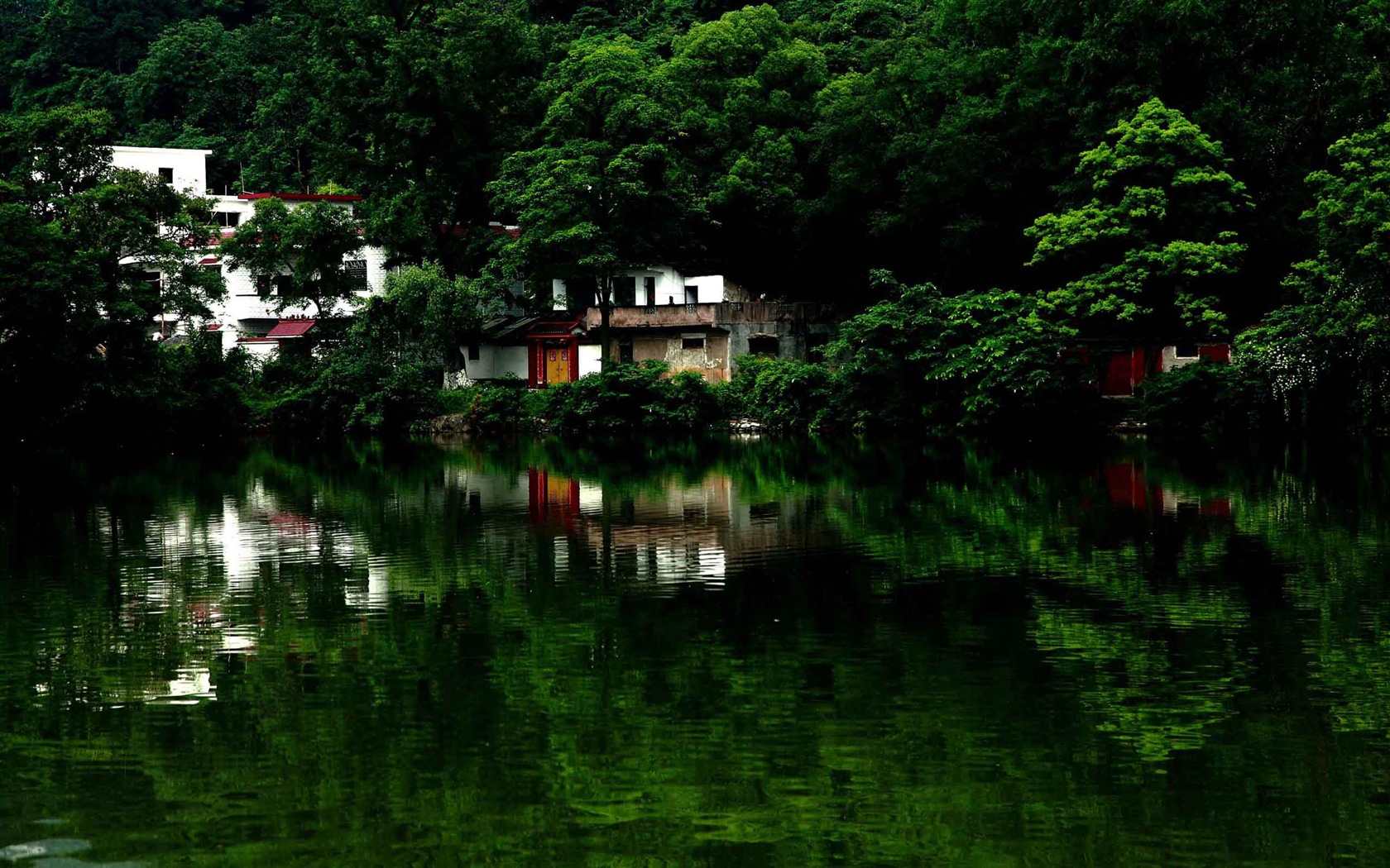 Réflexion dans le fond d'un paysage naturel de l'eau #18 - 1680x1050