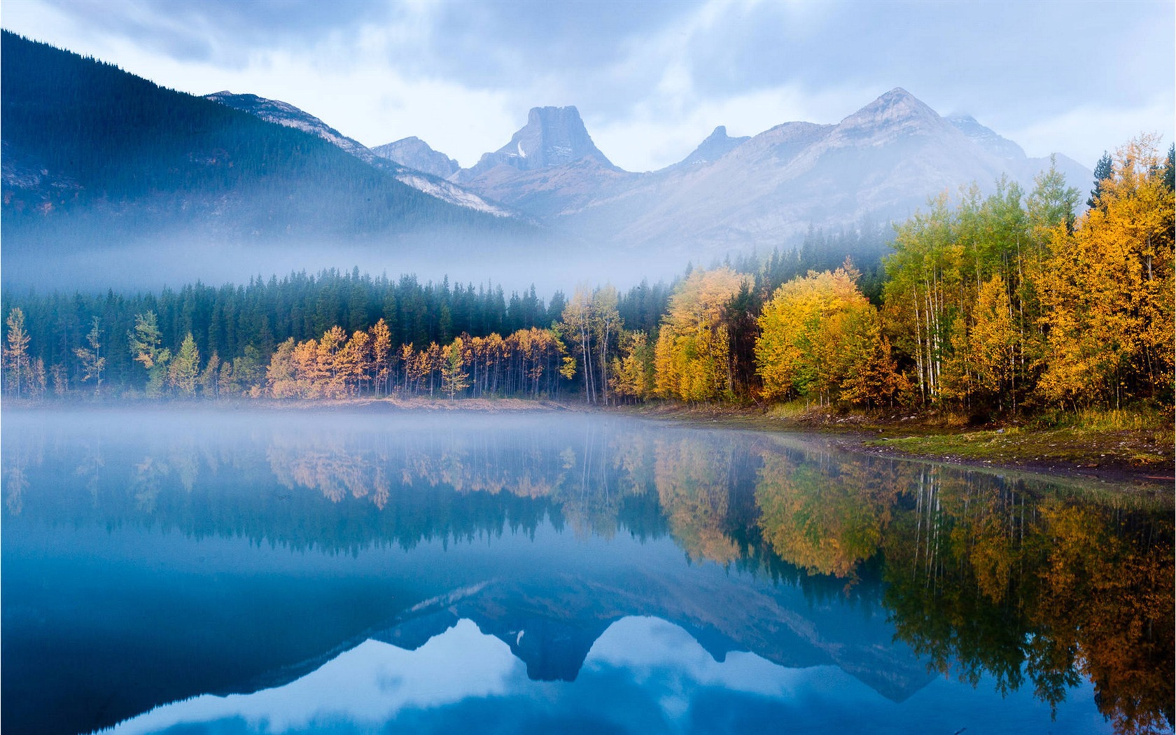 El agua y los árboles en otoño fondos de pantalla HD #1 - 1680x1050