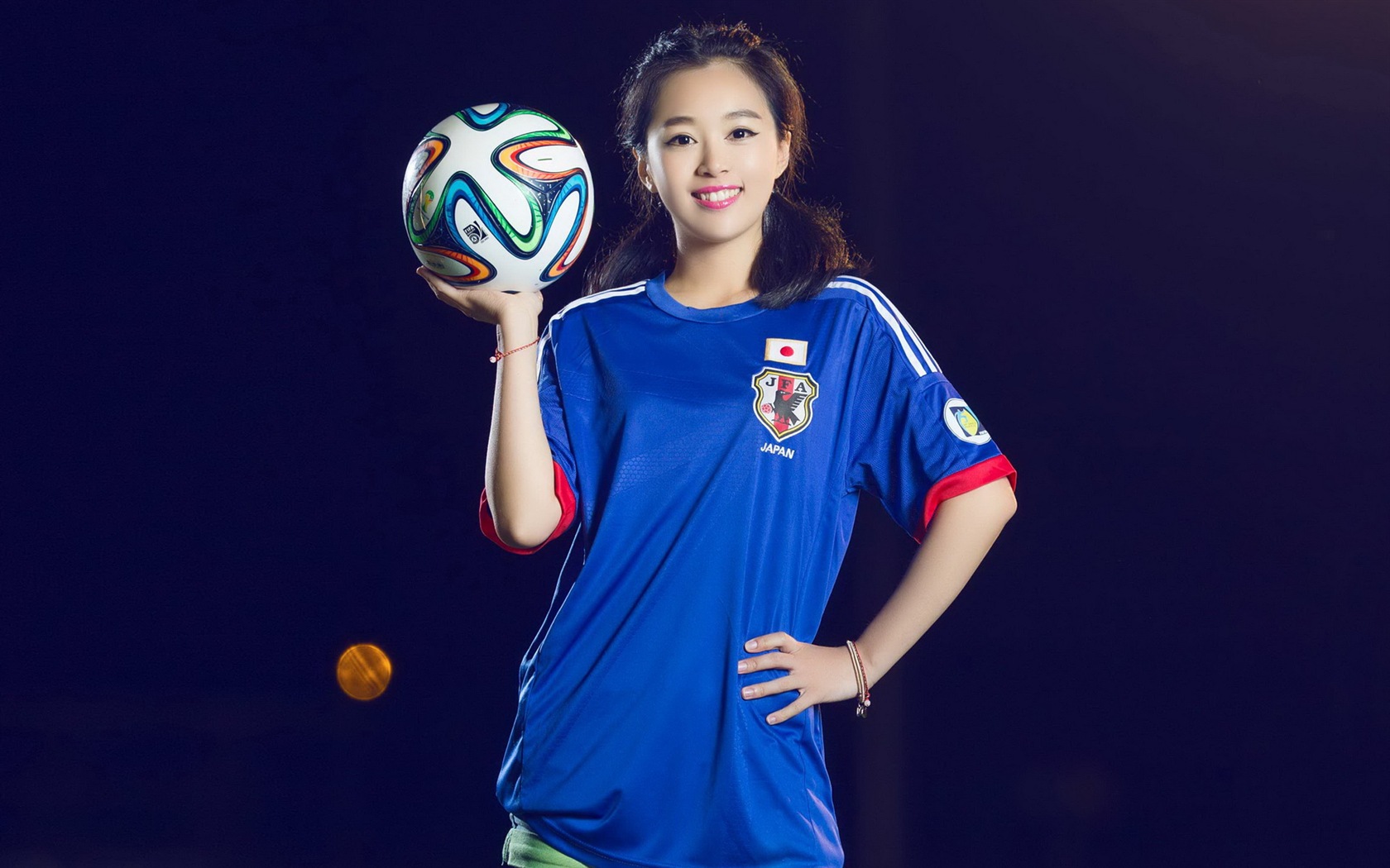 32 World Cup dresy, fotbalové dítě krásné dívky HD Tapety na plochu #27 - 1680x1050