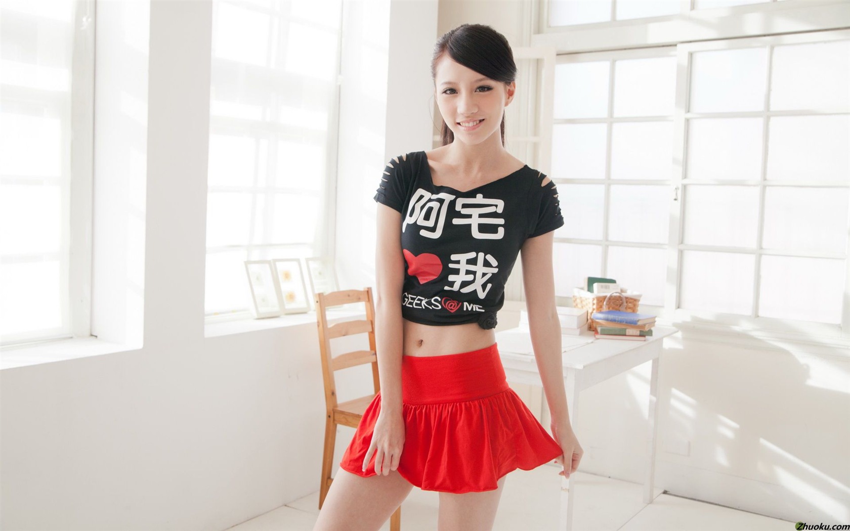 台灣女孩 林采緹 室內高清壁紙 #5 - 1680x1050