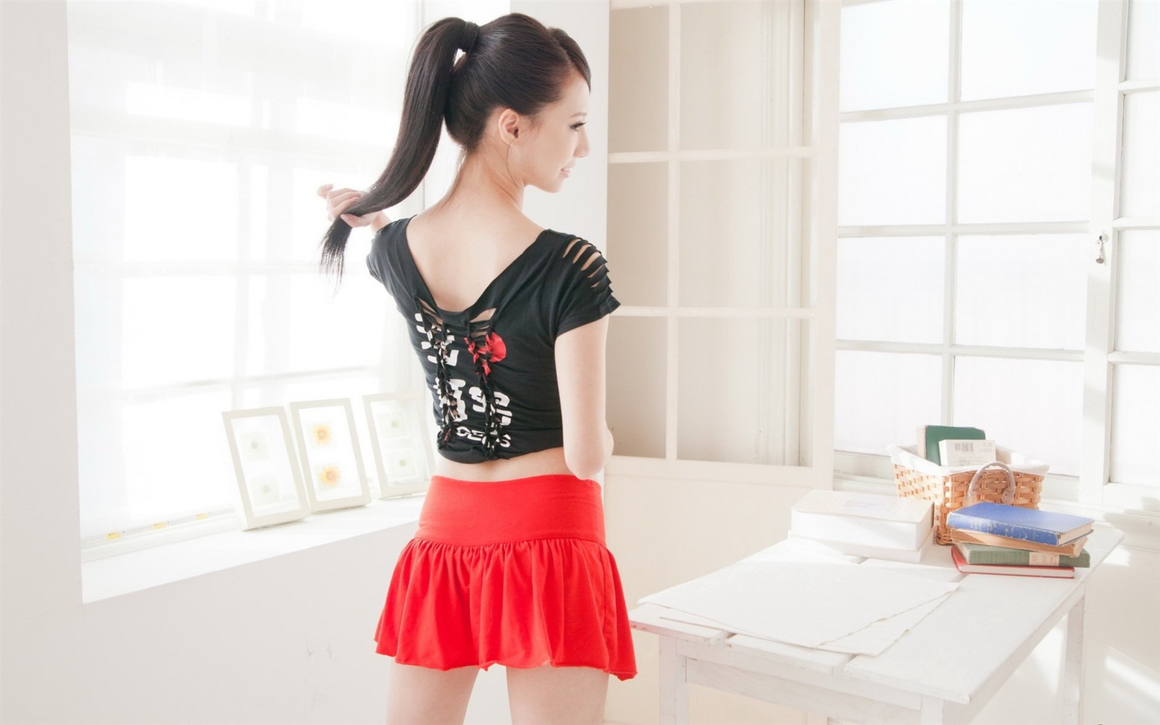 Taiwan girls indoor Sunny Lin HD wallpapers #12 - 1680x1050
