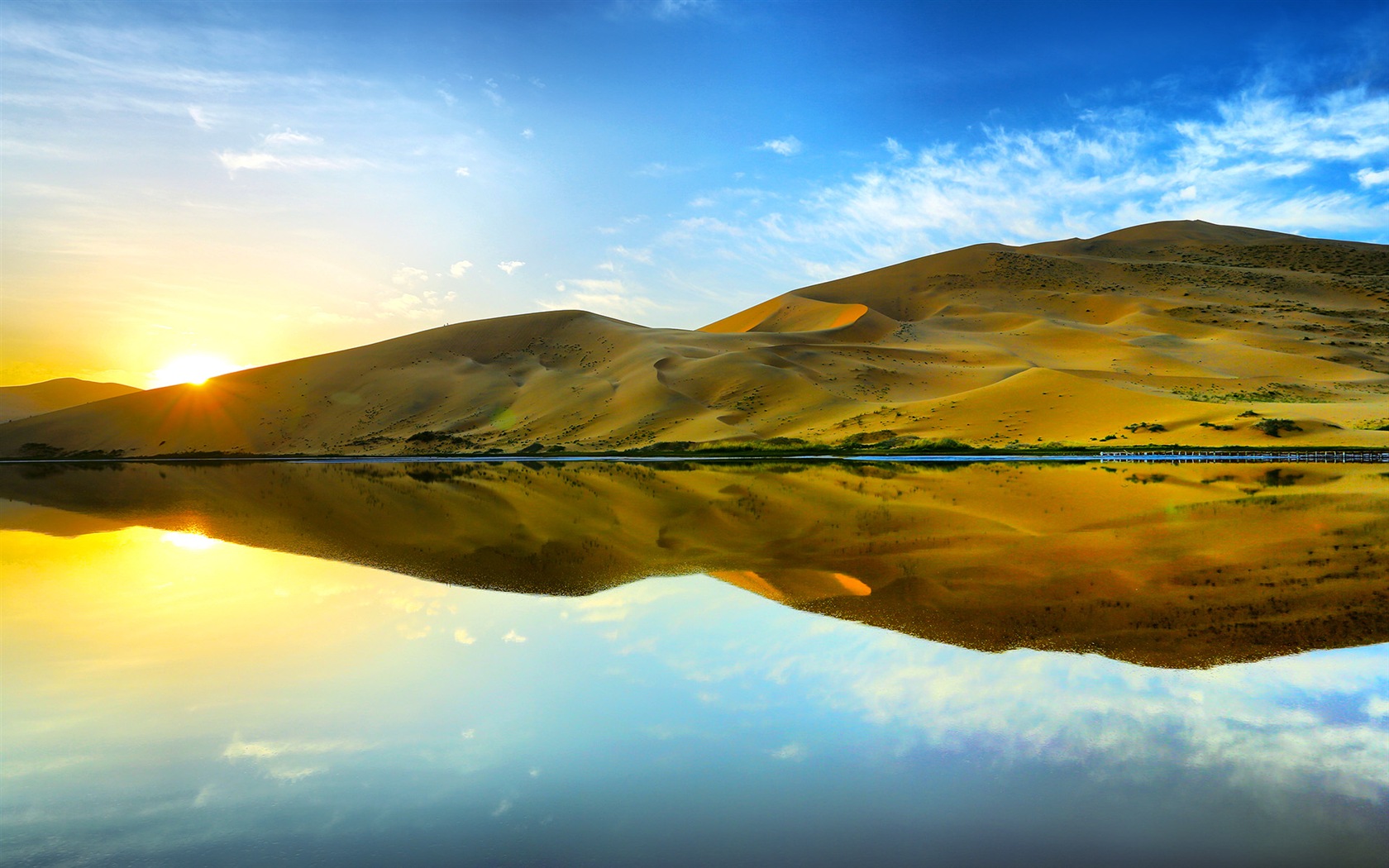 Lac calme avec la réflexion de l'eau, de Windows 8 fonds d'écran HD #12 - 1680x1050