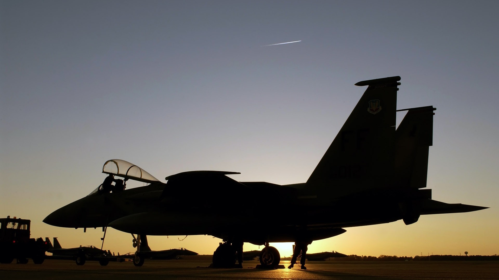 El avión militar de fondo de pantalla #3 - 1920x1080