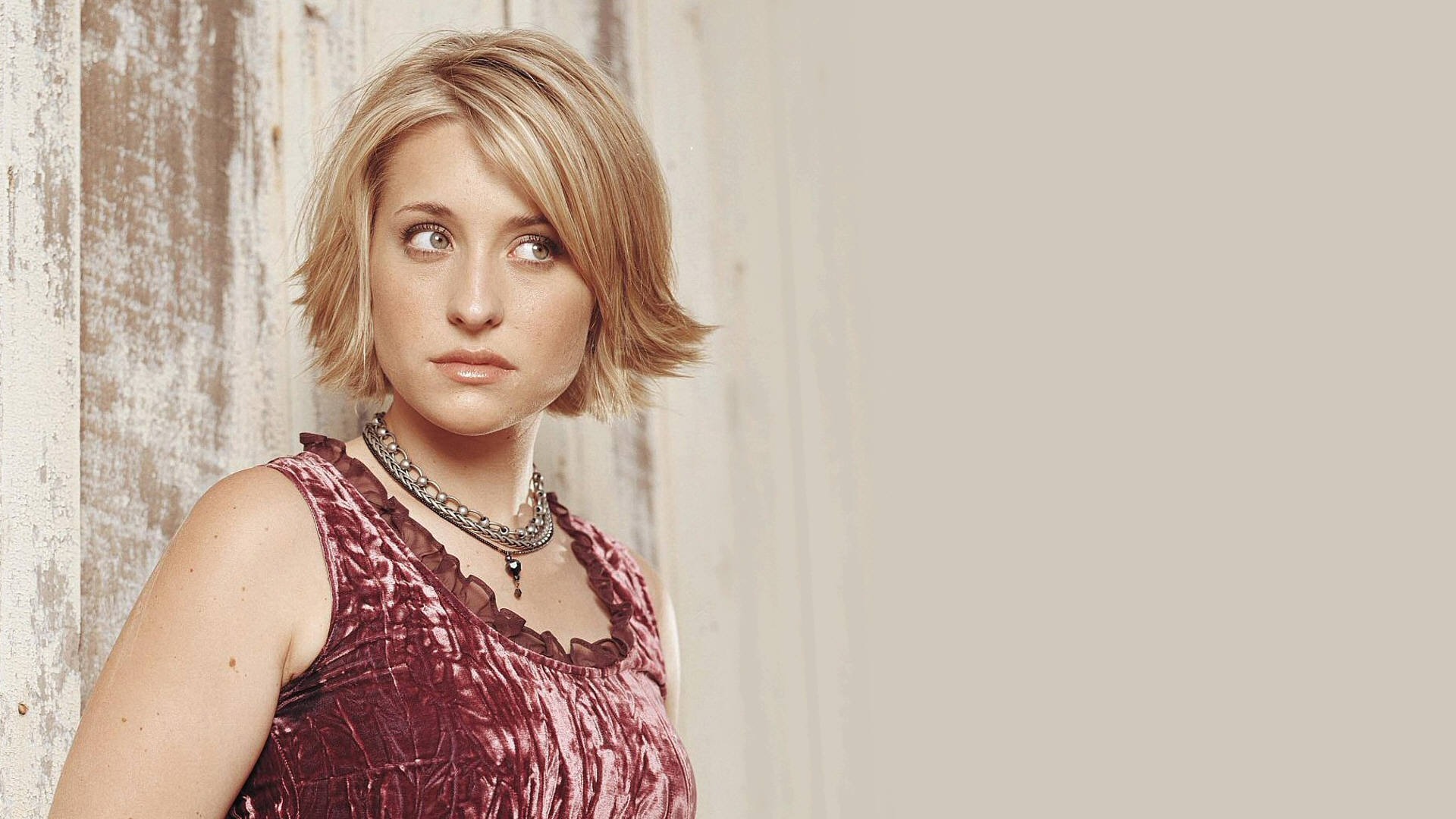 Allison Mack beautiful wallpaper #4 - 1920x1080