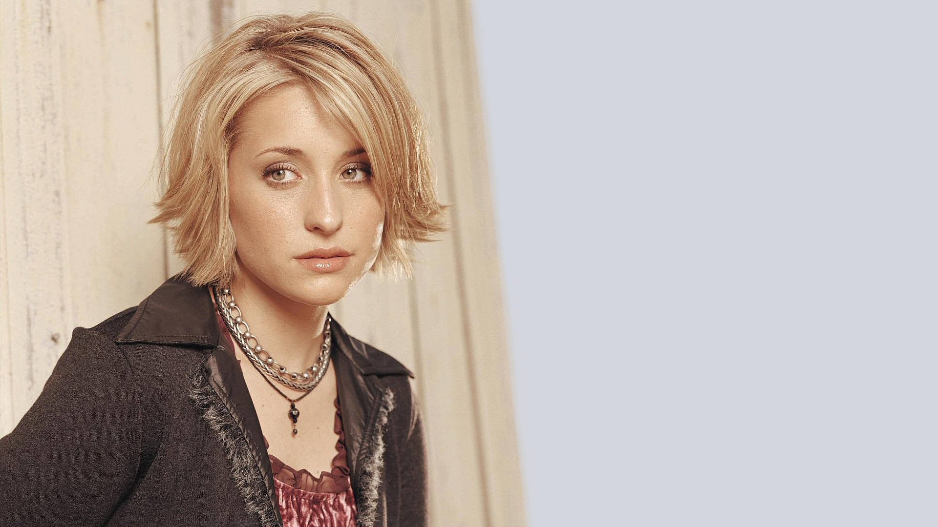 Allison Mack beautiful wallpaper #8 - 1920x1080