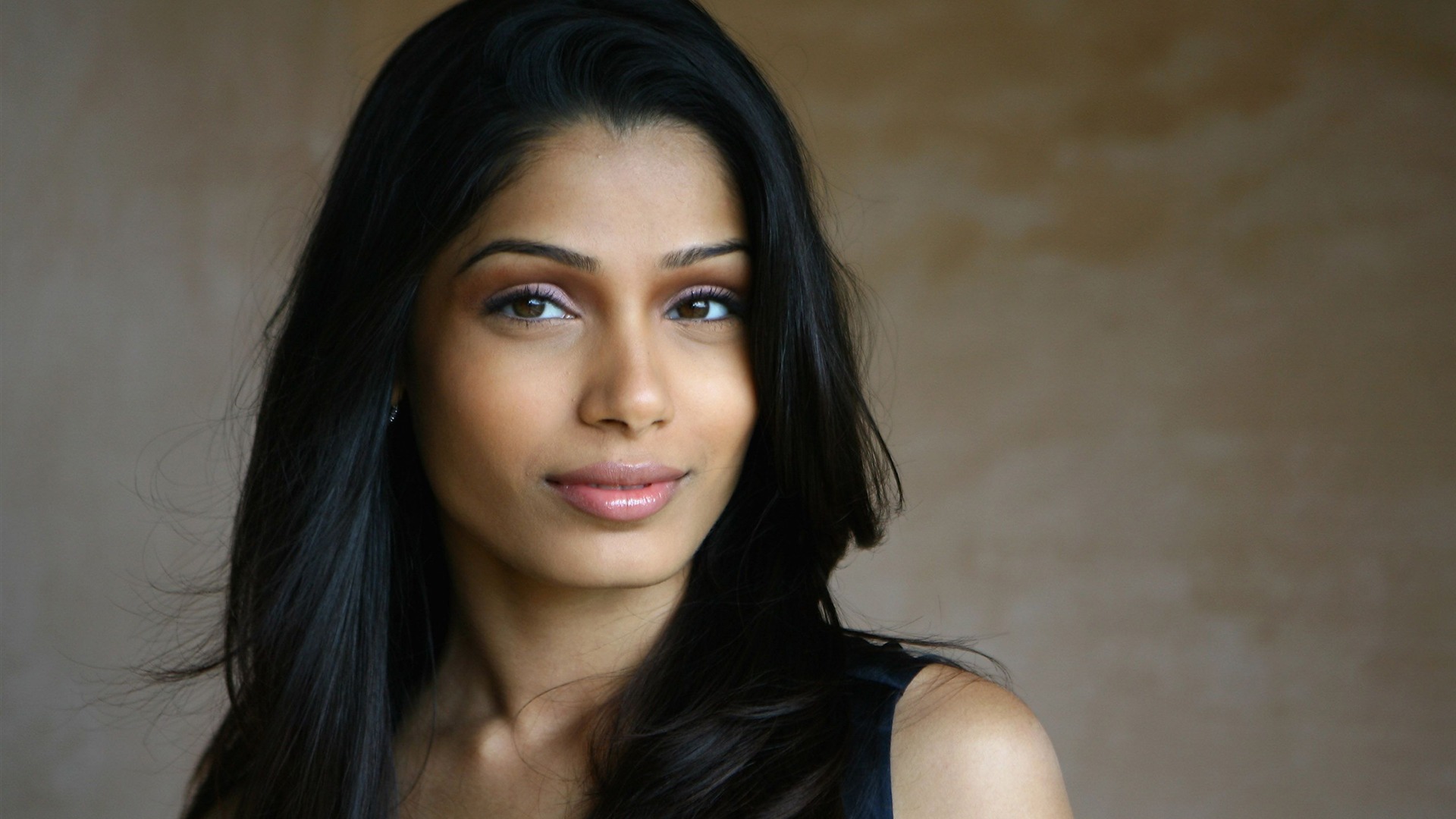 Freida Pinto hermoso fondo de pantalla #9 - 1920x1080