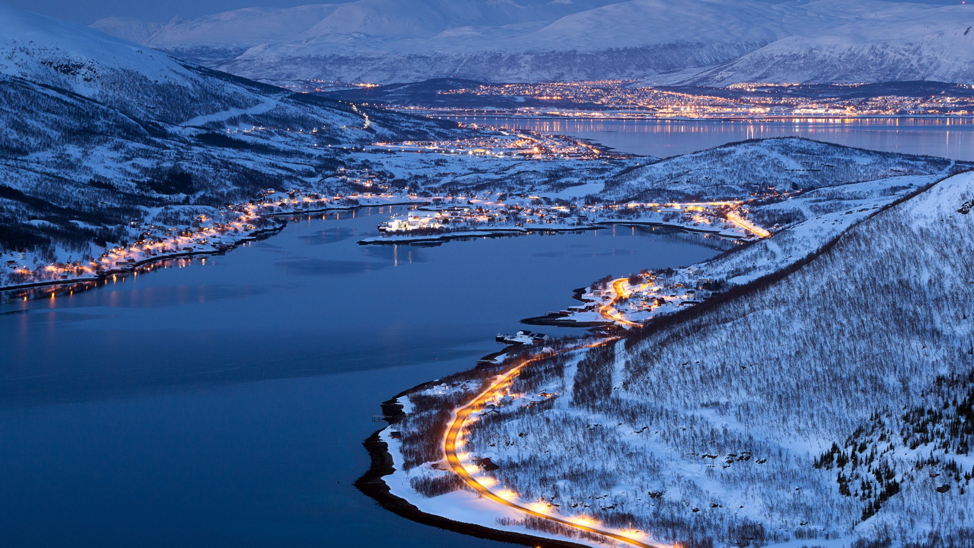 Windows 8 主題高清壁紙：冬季雪的夜景 #3 - 1920x1080