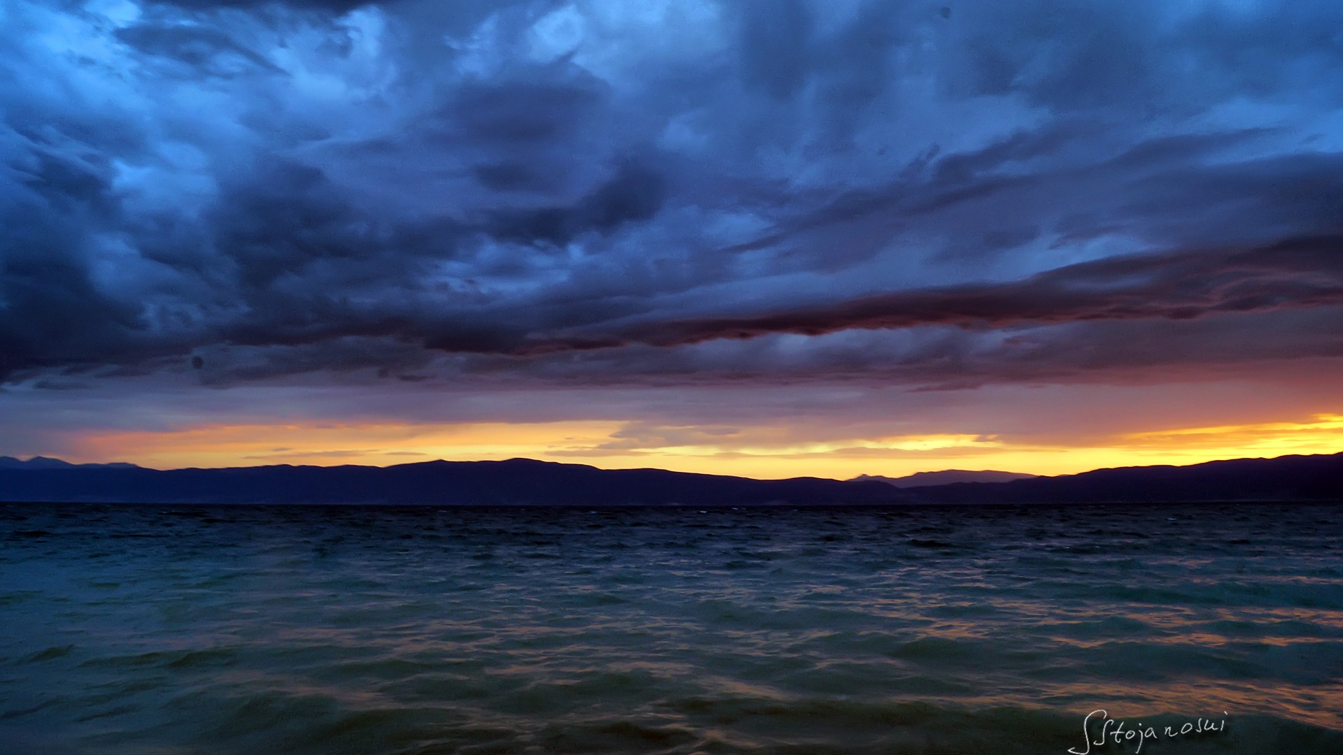 Après le coucher du soleil, le lac d'Ohrid, fonds d'écran Windows 8 thème HD #4 - 1920x1080