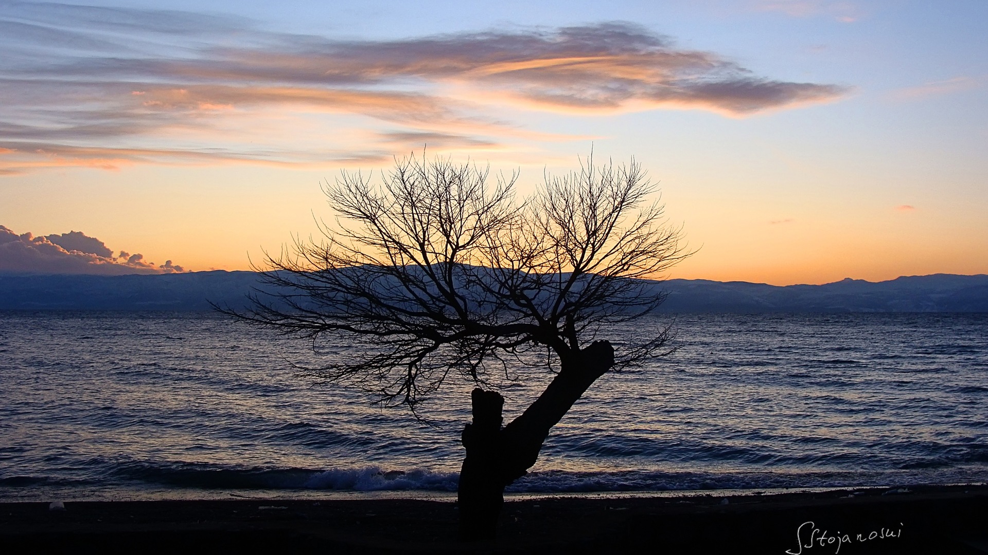 Après le coucher du soleil, le lac d'Ohrid, fonds d'écran Windows 8 thème HD #6 - 1920x1080