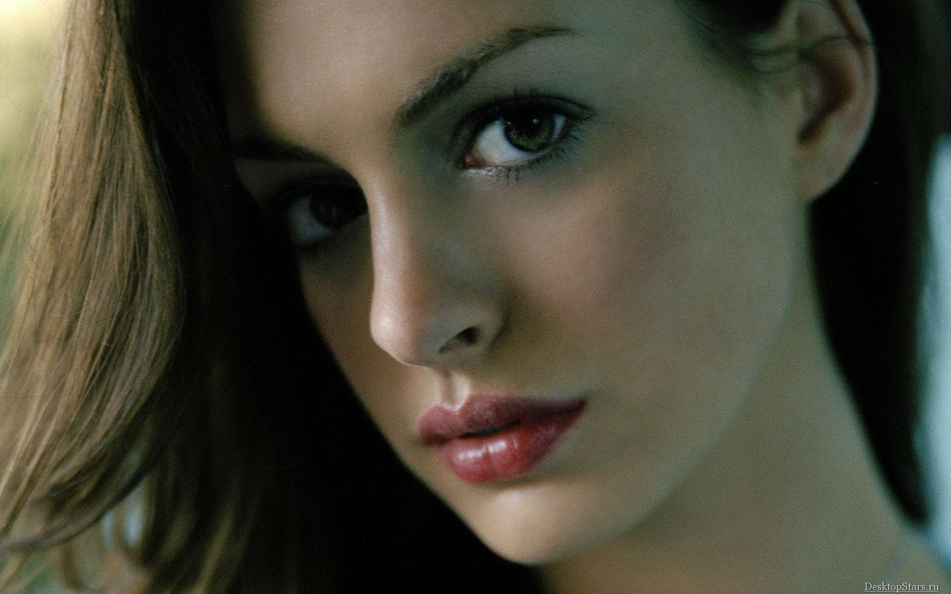 Anne Hathaway beautiful wallpaper (2) #10 - 1920x1200