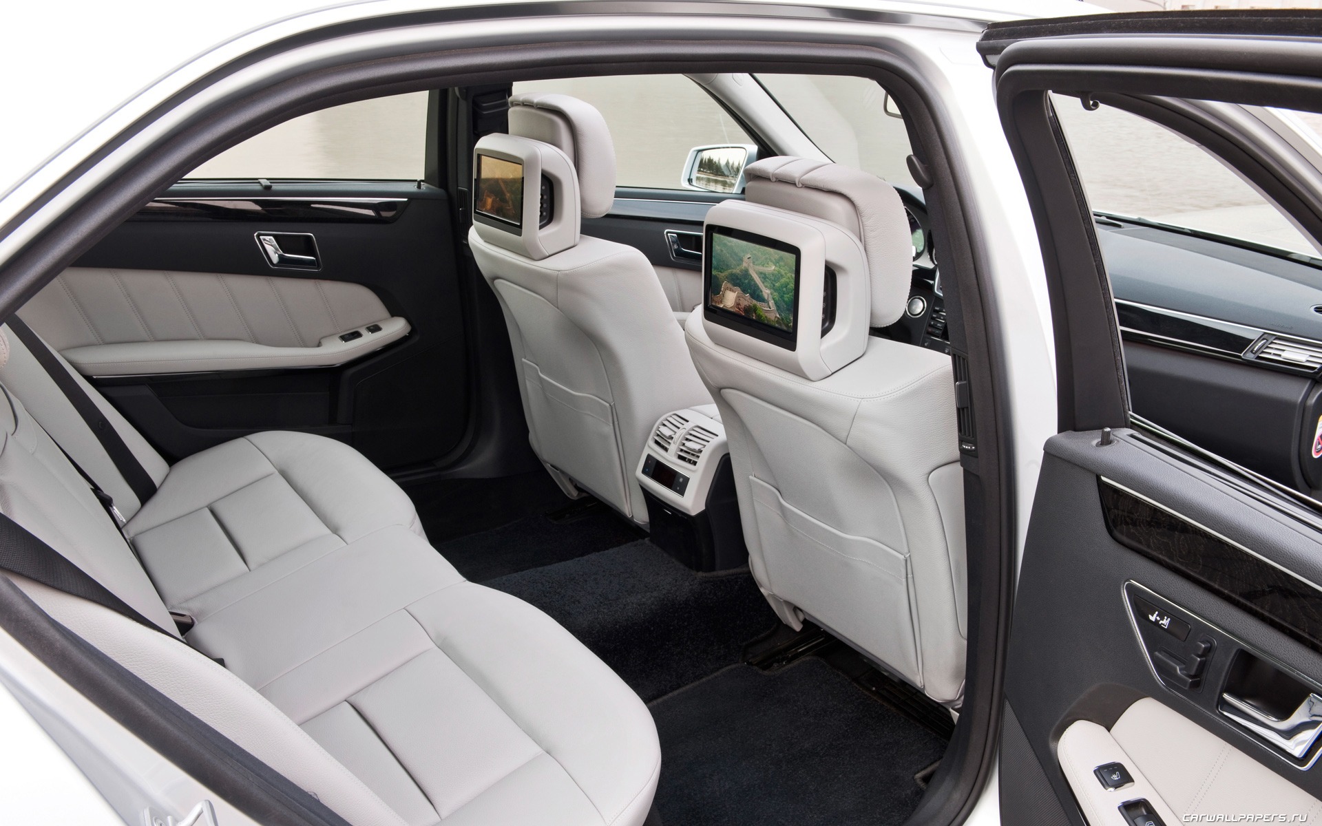 Mercedes-Benz E-Class Long Version - 2010 奔馳 #14 - 1920x1200