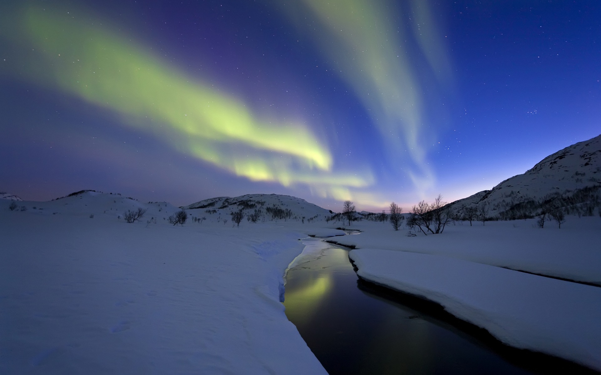 Natural wonders of the Northern Lights HD Wallpaper (2) #19 - 1920x1200