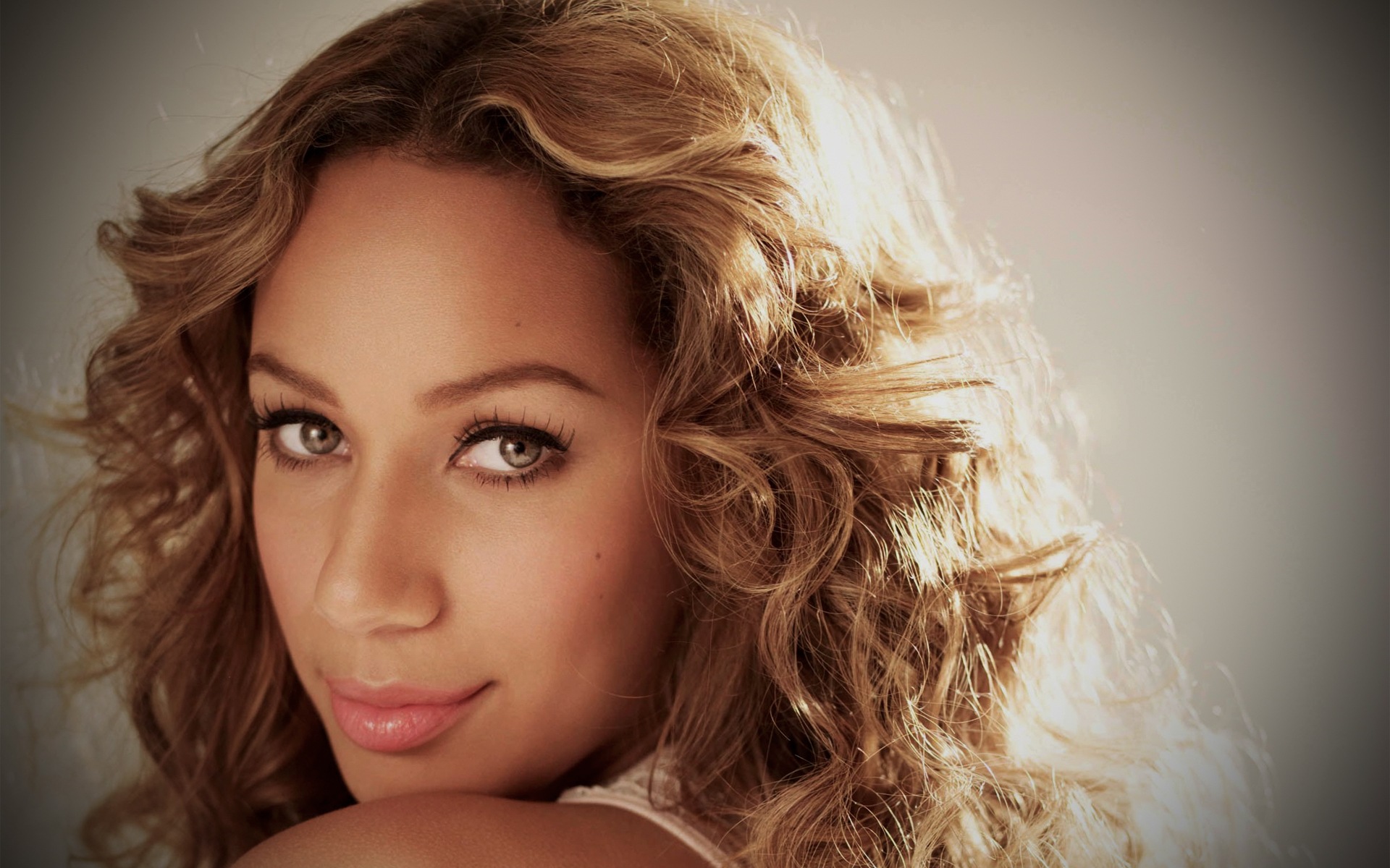 Leona Lewis 麗安娜·劉易斯 高清壁紙 #8 - 1920x1200