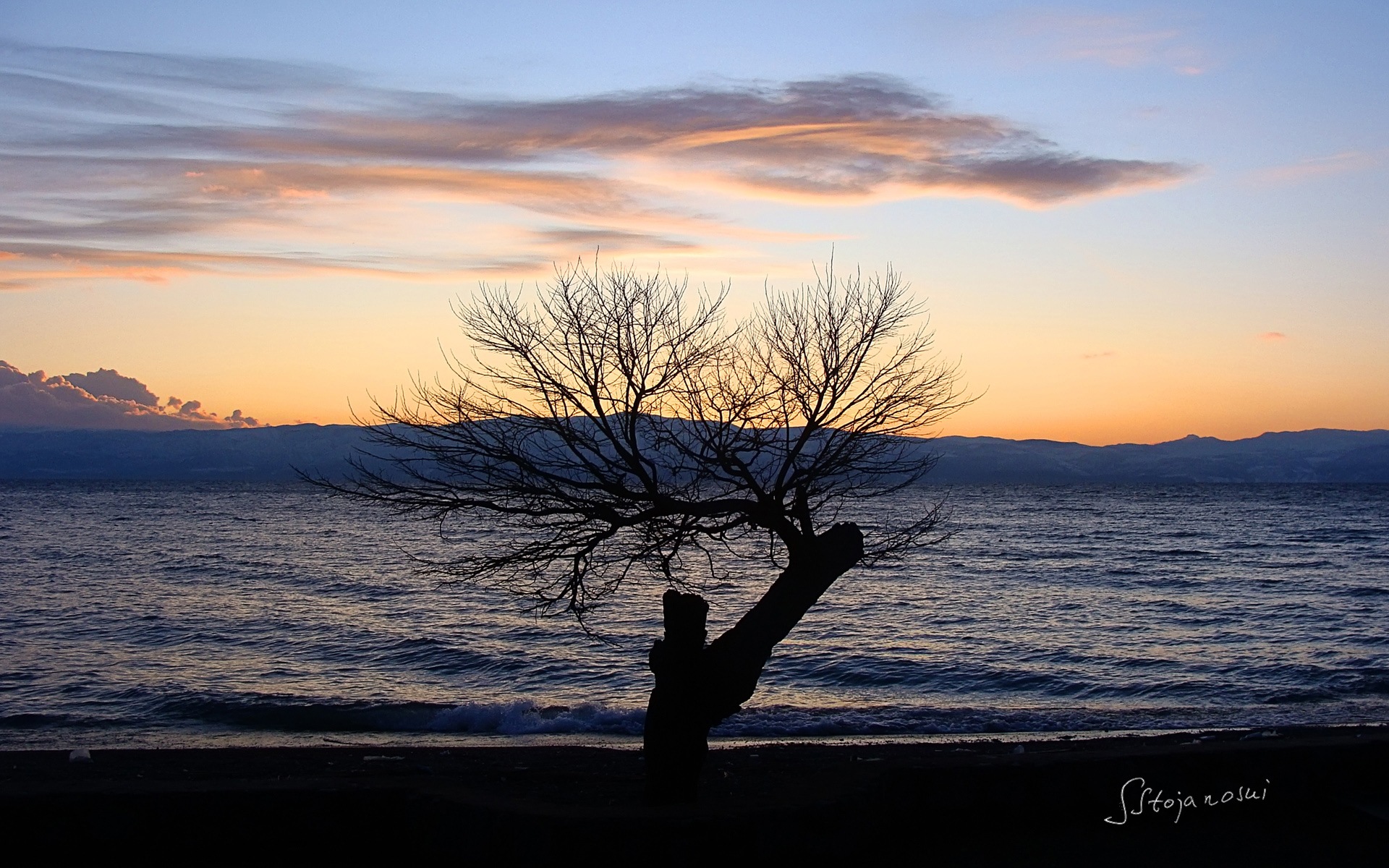 Après le coucher du soleil, le lac d'Ohrid, fonds d'écran Windows 8 thème HD #6 - 1920x1200
