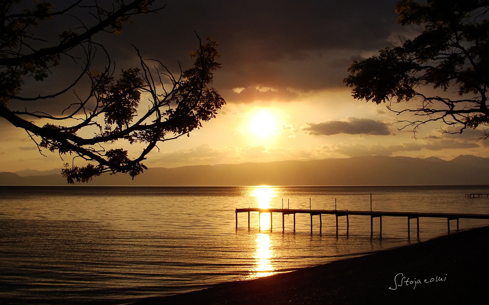 Après le coucher du soleil, le lac d'Ohrid, fonds d'écran Windows 8 thème HD #8 - 1920x1200