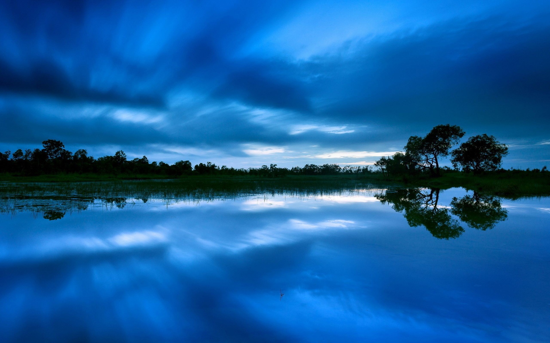 Réflexion dans le fond d'un paysage naturel de l'eau #9 - 1920x1200