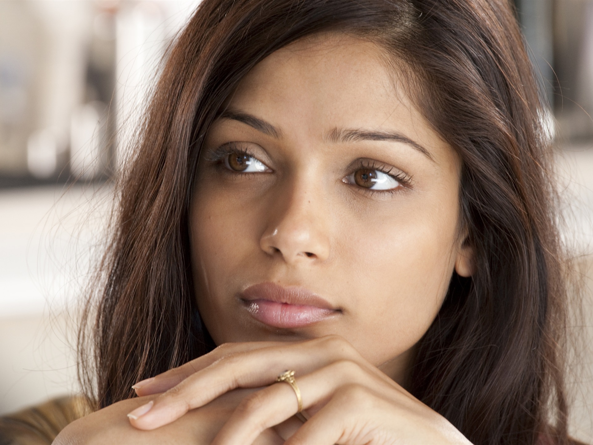 Freida Pinto 芙蕾達·平托 美女壁紙 #1 - 1920x1440