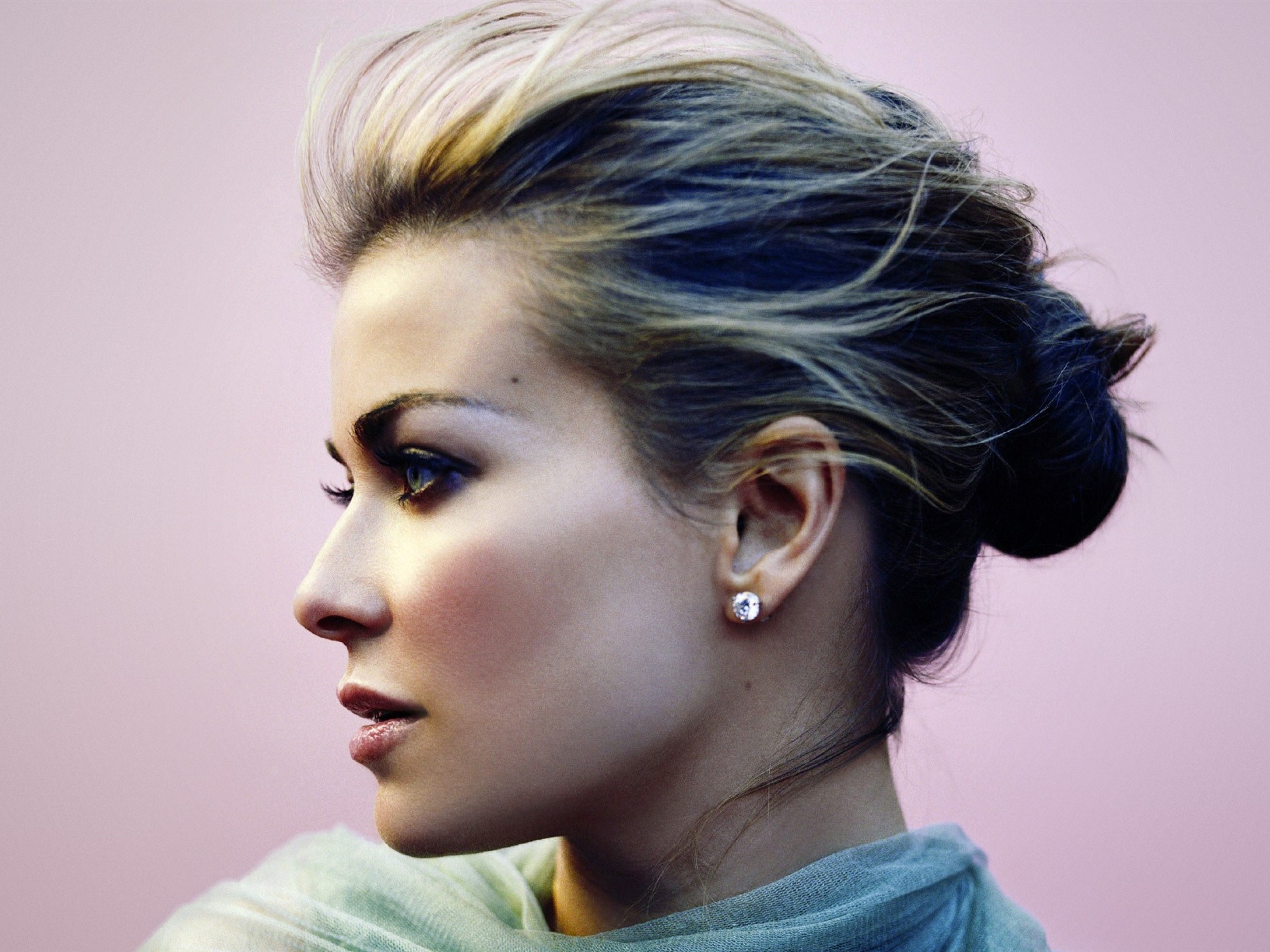 Carmen Electra beautiful wallpaper #18 - 1920x1440