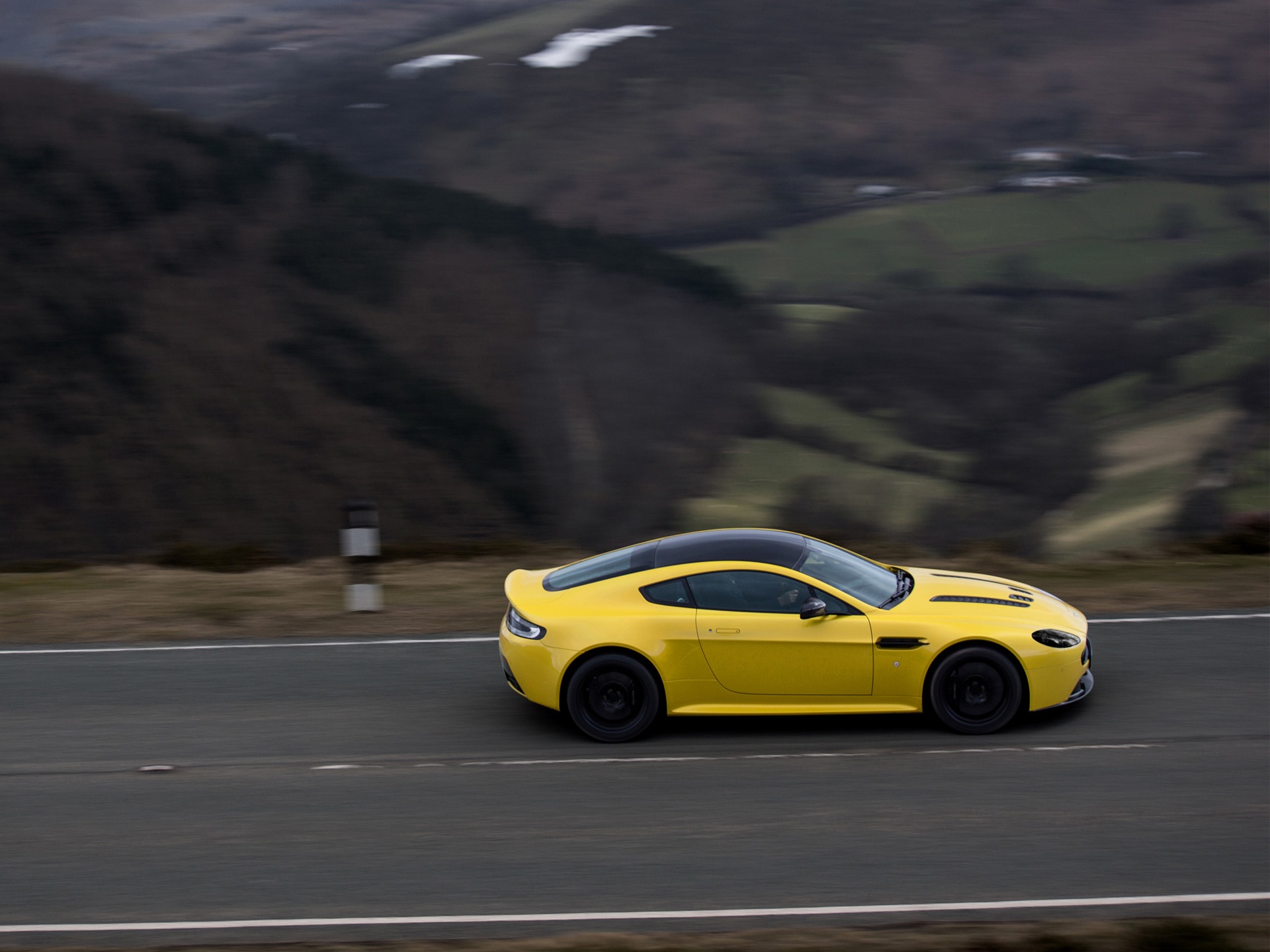 2013 Aston Martin V12 Vantage S 阿斯頓·馬丁V12 Vantage 高清壁紙 #7 - 1920x1440