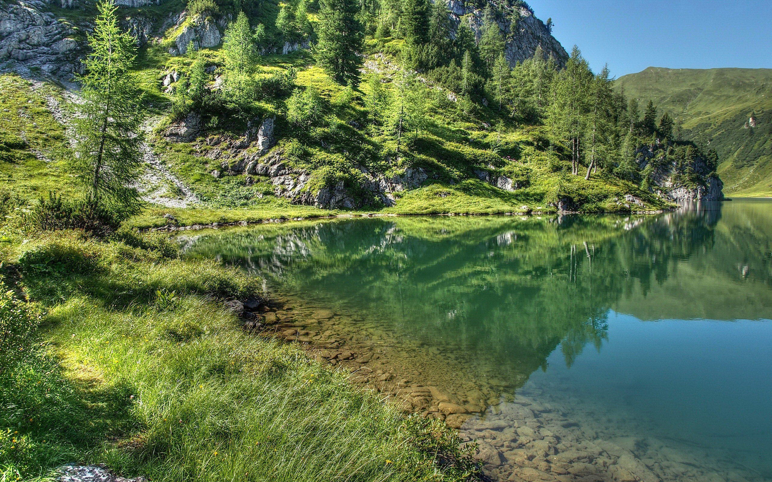 Réflexion dans le fond d'un paysage naturel de l'eau #10 - 2560x1600