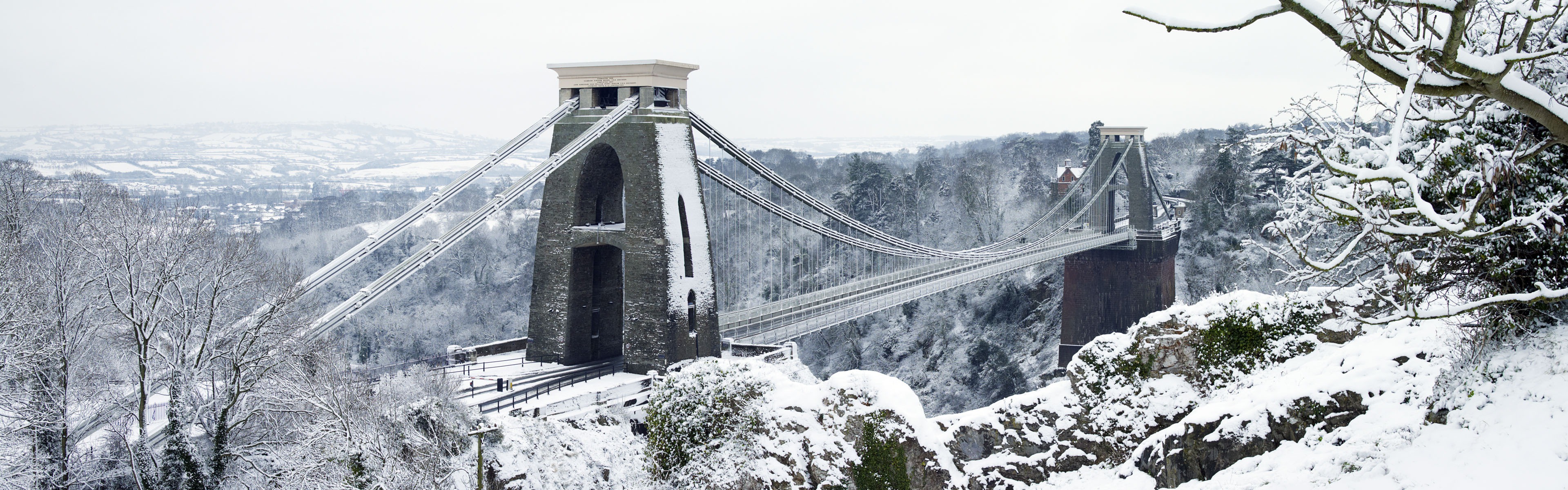 Windows 8 官方全景主题壁纸，城市风光，大桥，地平线7 - 3840x1200