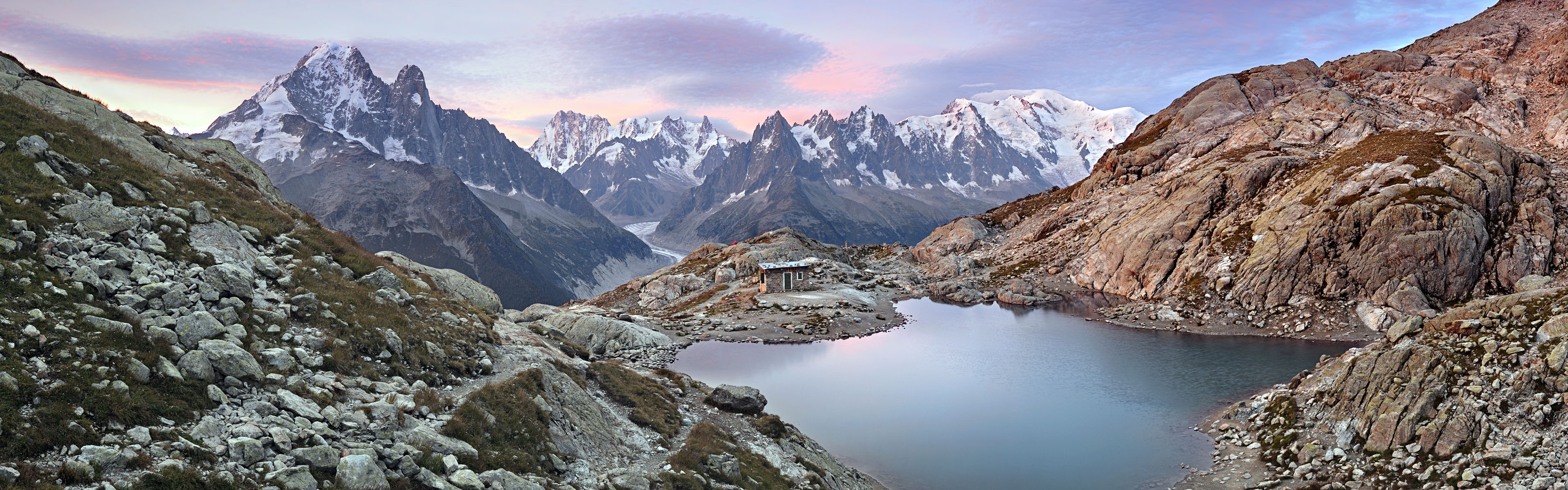 Windows 8 官方全景主題壁紙，海浪，森林，雄偉高山 #10 - 3840x1200