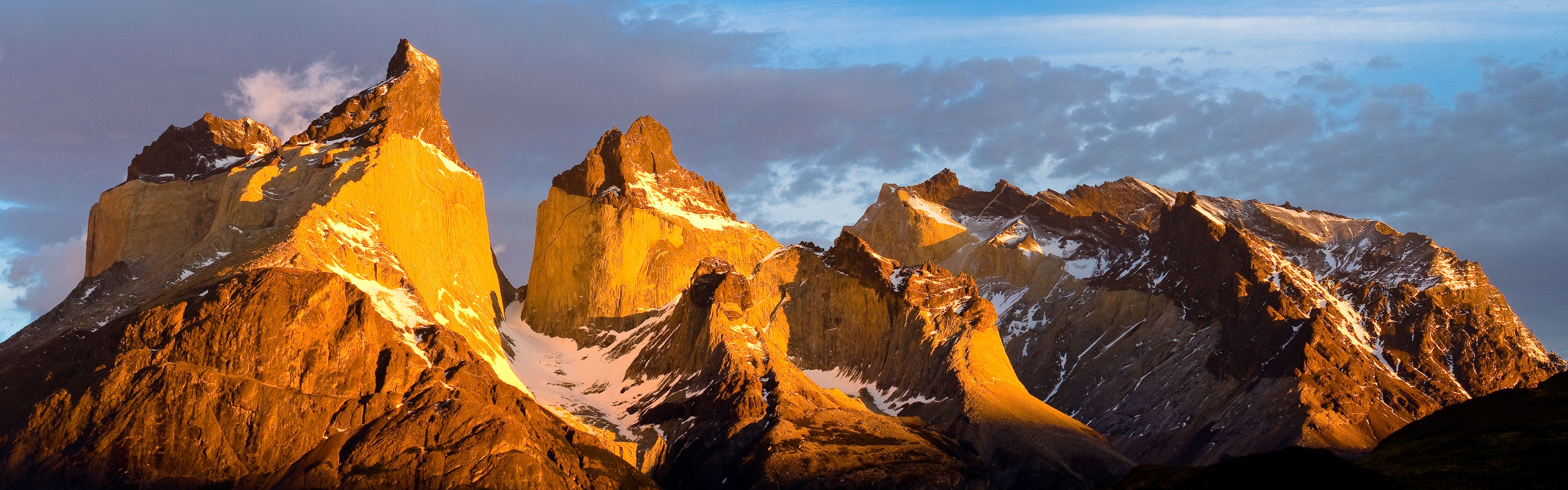 Windows 8 官方全景主题壁纸，海浪，森林，雄伟高山15 - 3840x1200