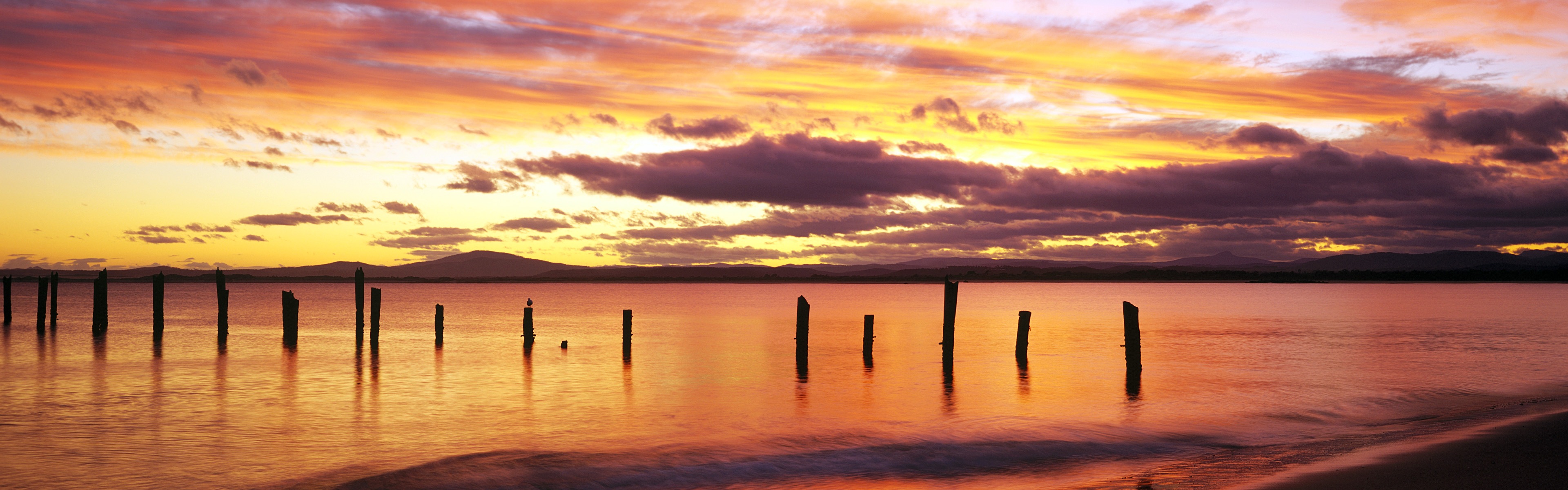 美しいビーチの夕日、Windows 8のパノラマワイドスクリーンの壁紙 #7 - 3840x1200