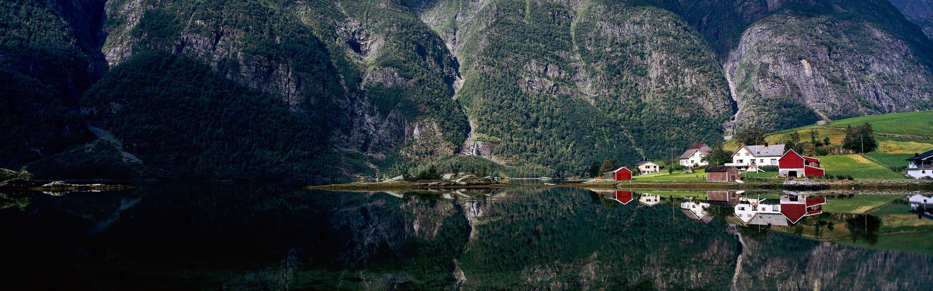 Paysage européen, Windows 8 fonds d'écran widescreen panoramique #8 - 3840x1200