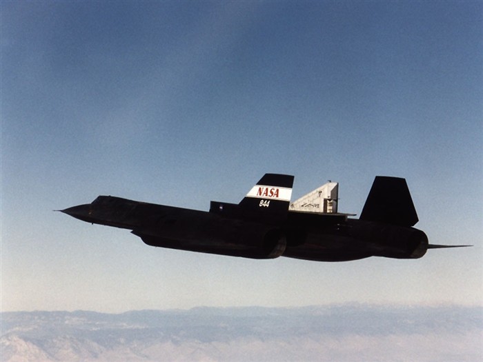 SR-71 Blackbird reconnaissance aircraft wallpaper #2