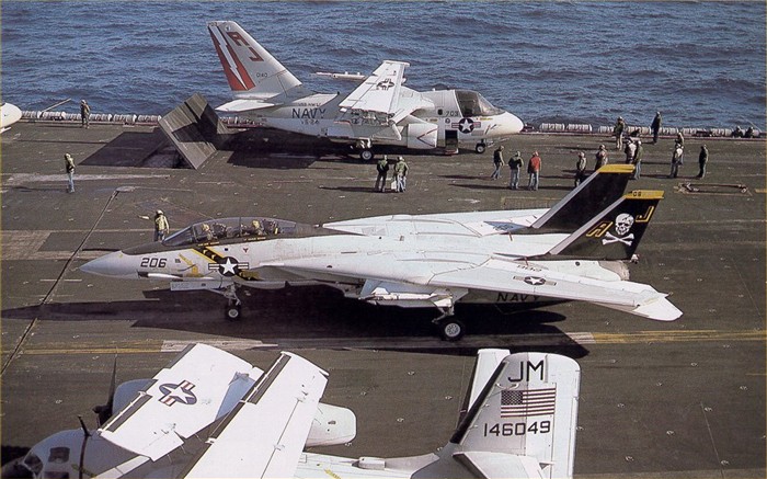 U. S. Navy F14 Tomcat bojovník #44