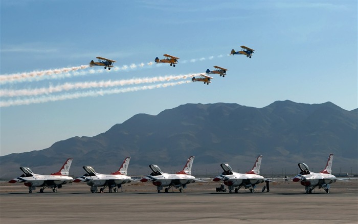 Pantalla ancha de fondos de escritorio de aviones militares #10