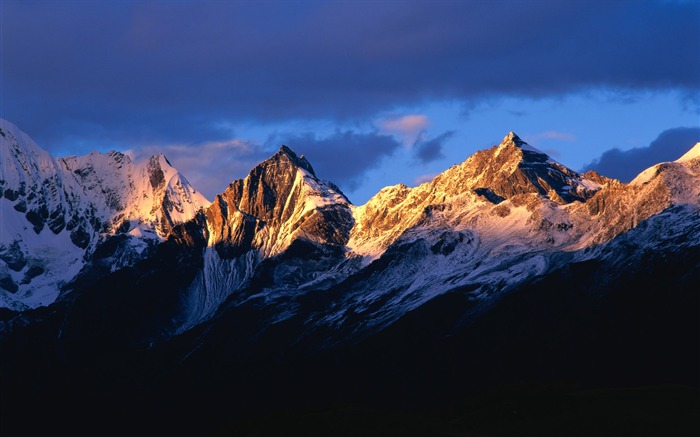 China's majestic rivers and mountains wallpaper #1