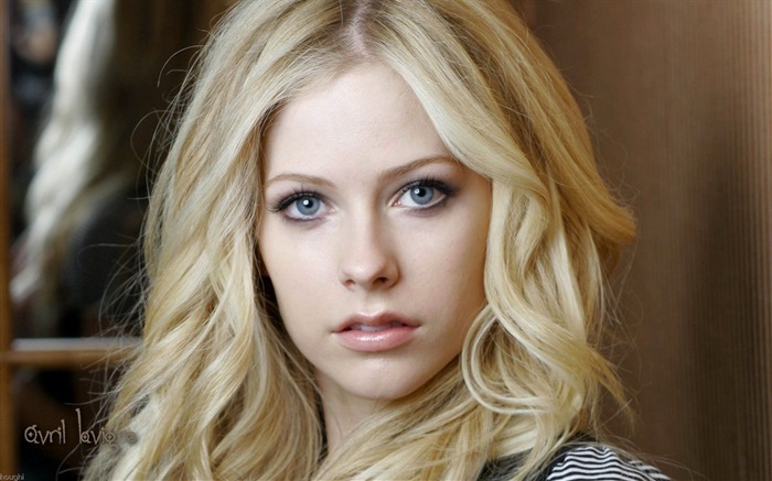 Avril Lavigne 艾薇儿·拉维妮 美女壁纸1