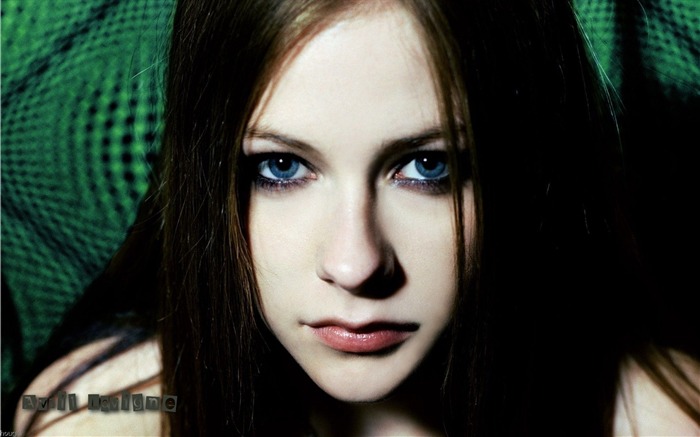 Avril Lavigne 艾薇兒·拉維妮美女壁紙 #21