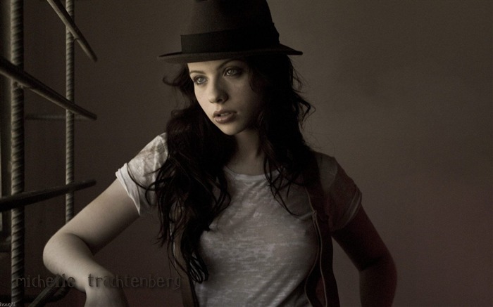 Michelle Trachtenberg hermoso fondo de pantalla #7