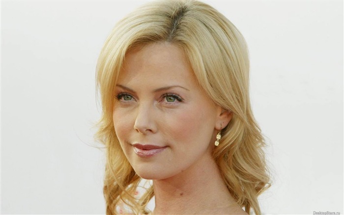 Charlize Theron schöne Tapete (3) #16