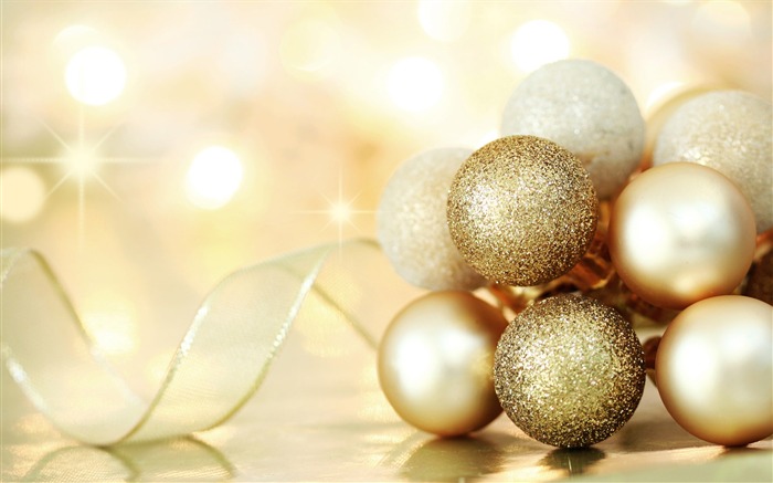 Christmas balls wallpaper (2) #18