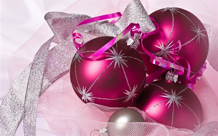 Christmas balls wallpaper (7) #2