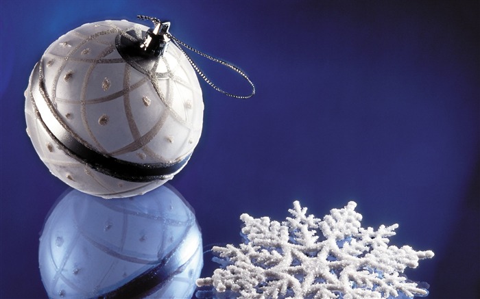 Christmas balls wallpaper (8) #10