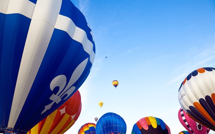 Colorful hot air balloons wallpaper (1) #11