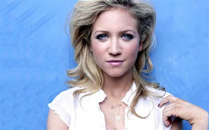 Brittany Snow krásnou tapetu #5