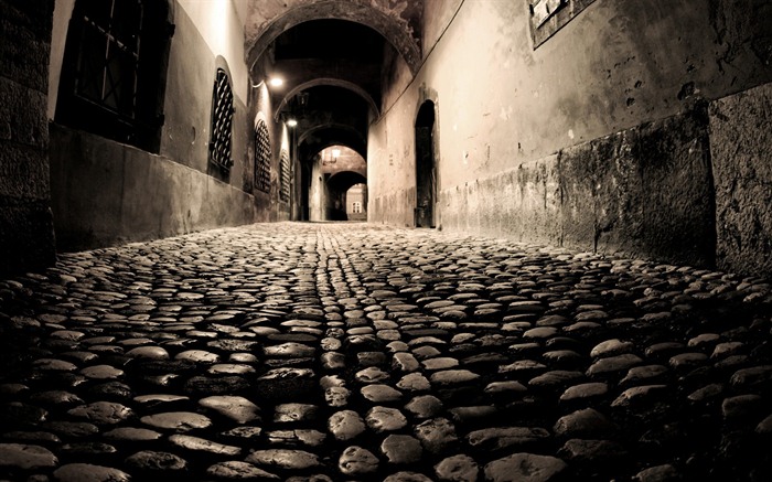 Windows 7 Wallpapers: Cobblestones And Corridors #1