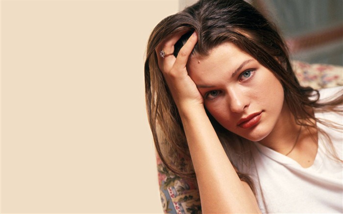 Milla Jovovich schöne Hintergrundbilder #20