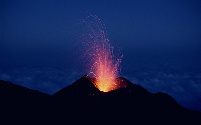 Volcanic eruption of the magnificent landscape wallpaper #11