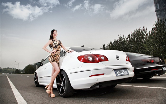 Beautiful leopard dress girl with Volkswagen sports car wallpapers #9