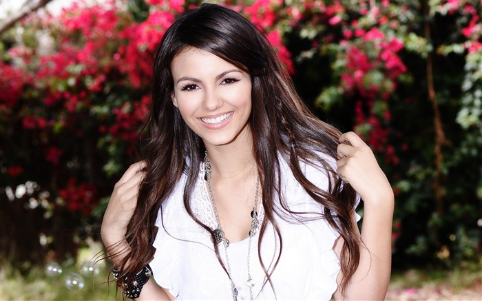 Victoria Justice hermosos fondos de pantalla #11